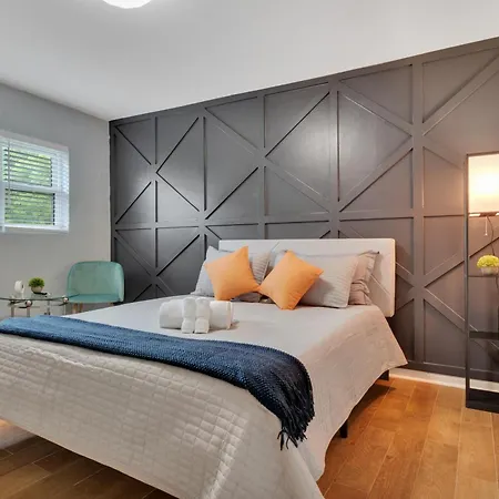 Tenement Treasure - Renovated Mechanicsville Apt